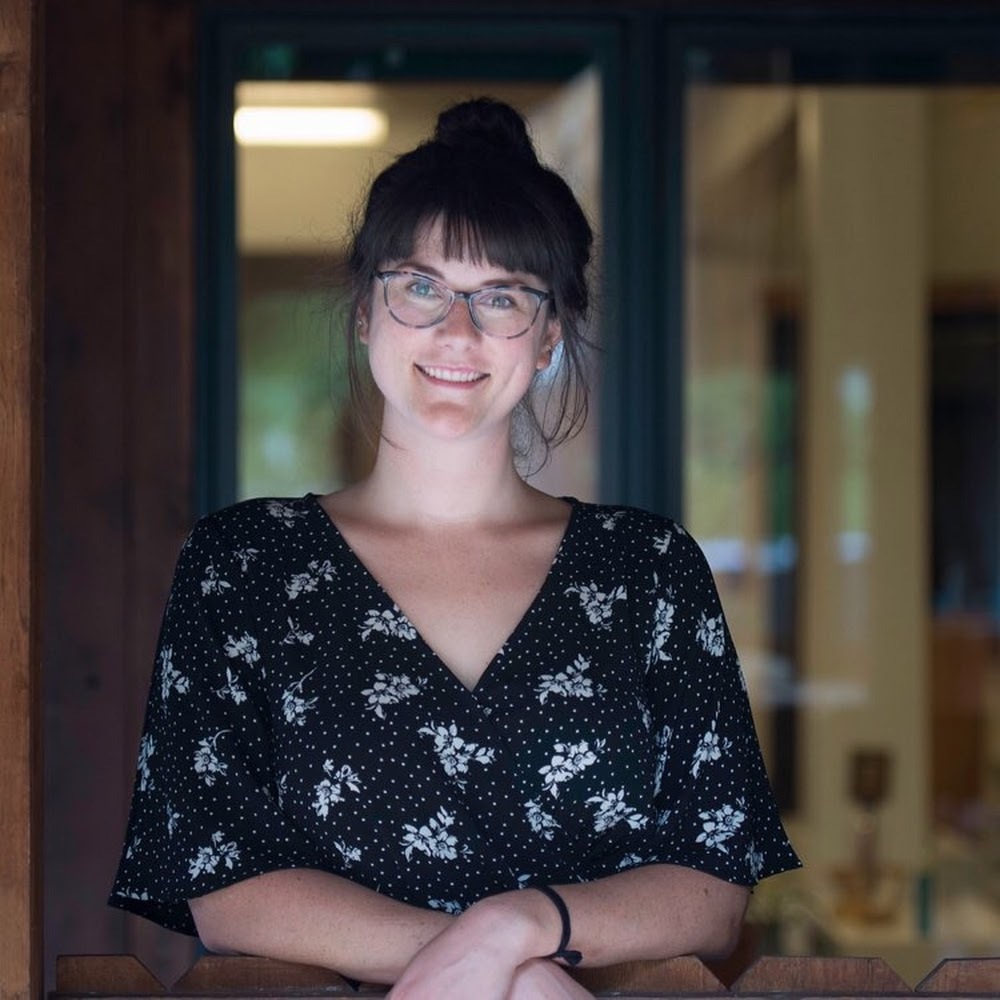 Meet your Posher, Demi